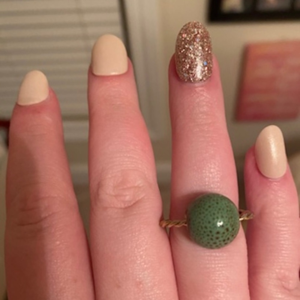 Adjustable unique ring